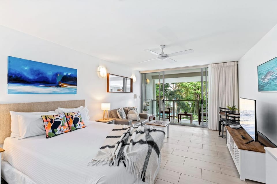 Bed, View (from property/room), Balcony/Terrace, Photo of the whole room, Seating area, Bedroom