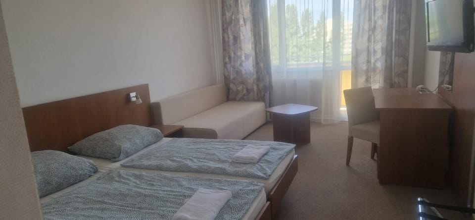 Aranypart Szálló-Közösségi Szálláshely Hotel in Siófok