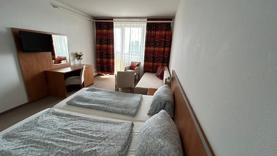 Aranypart Szálló-Közösségi Szálláshely Hotel in Siófok