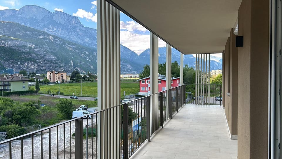 Balcony/Terrace, Mountain view