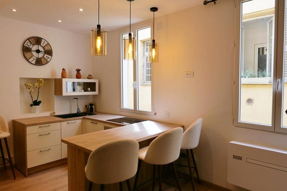 Kitchen or kitchenette, Lounge or bar