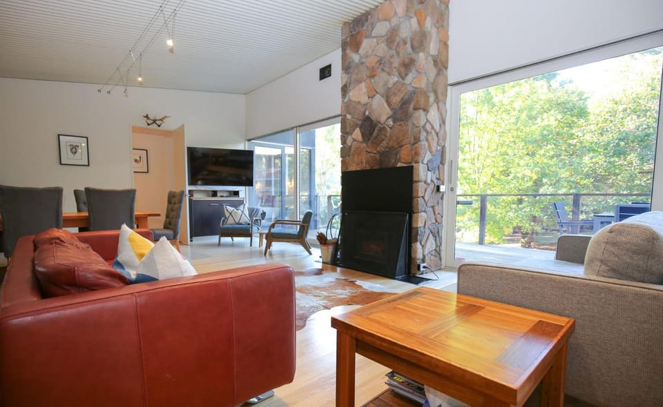 Patio, TV and multimedia, Living room, Seating area, flat iron