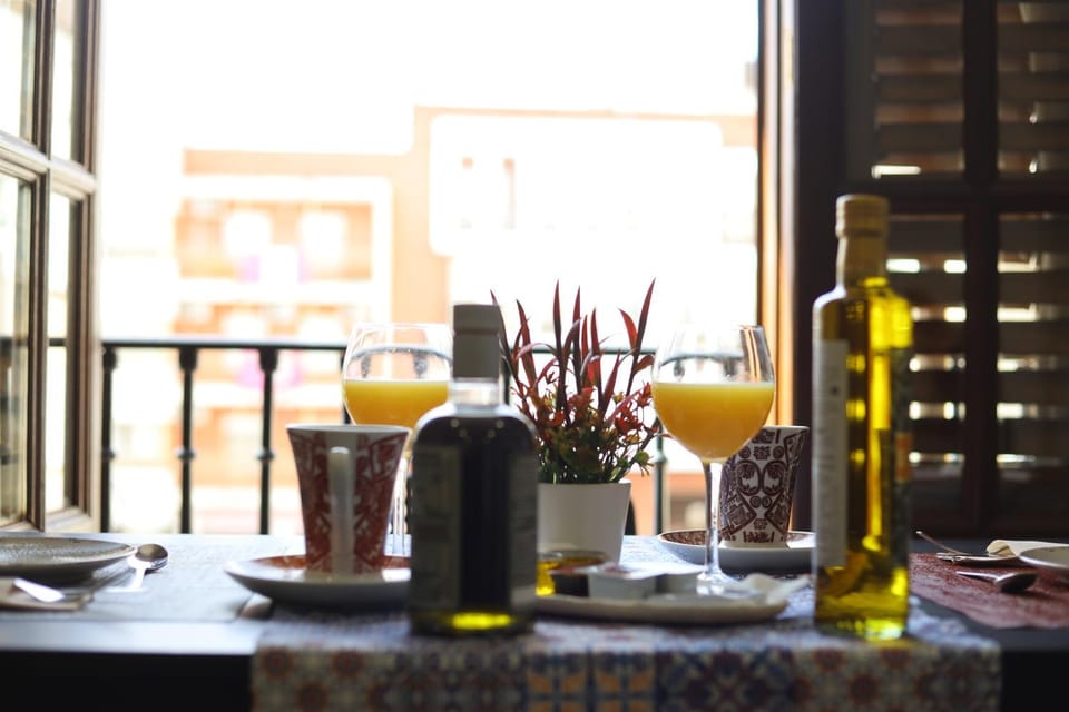 Food and drinks, Dining area, Food