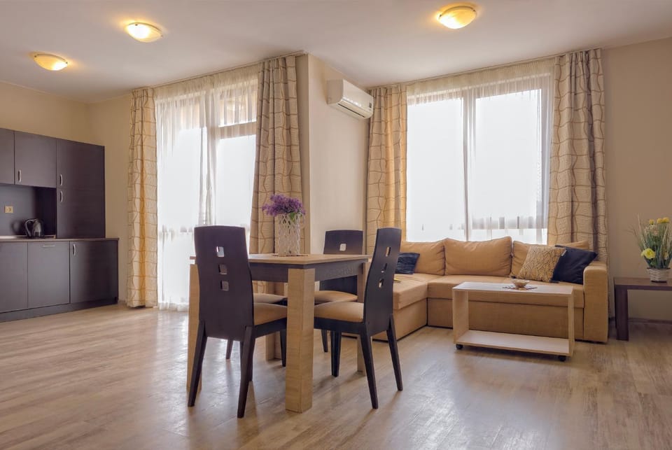 TV and multimedia, Living room, air conditioner