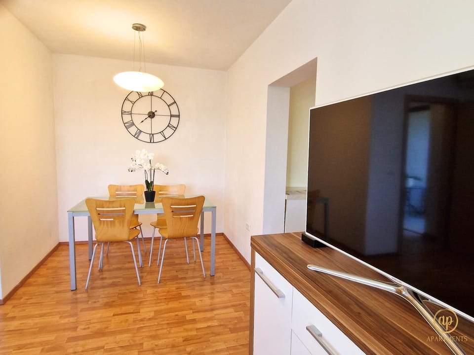 TV and multimedia, Dining area