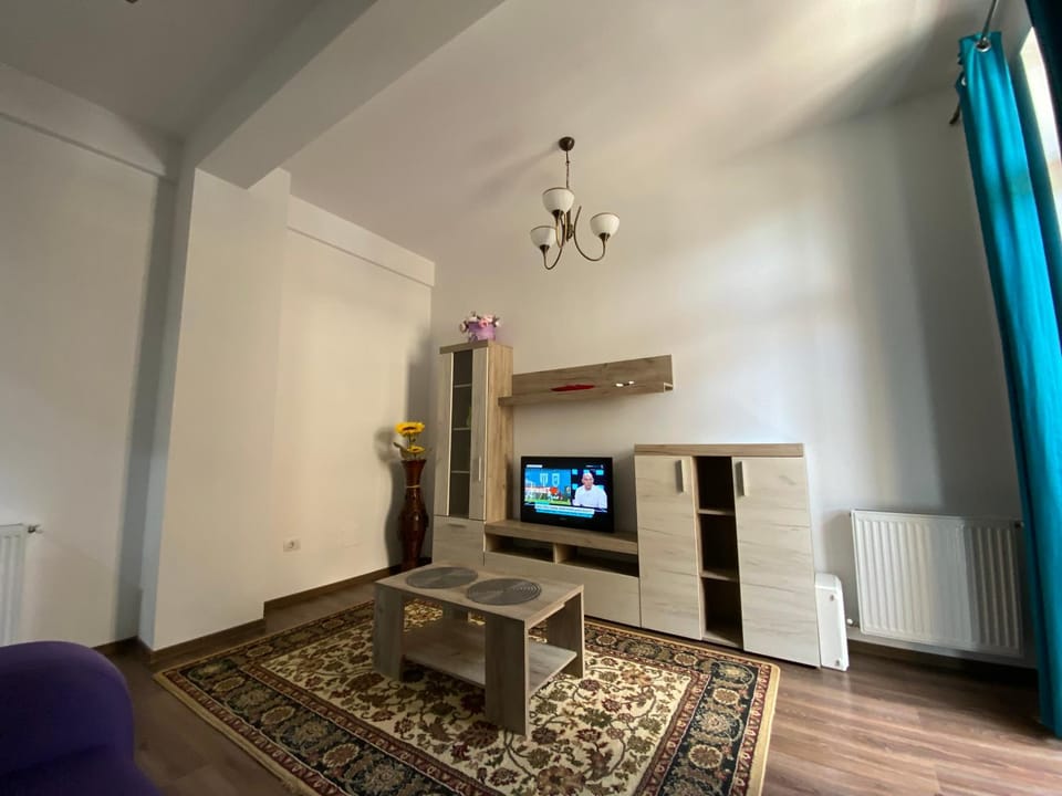 TV and multimedia, Living room, Seating area, Evening entertainment