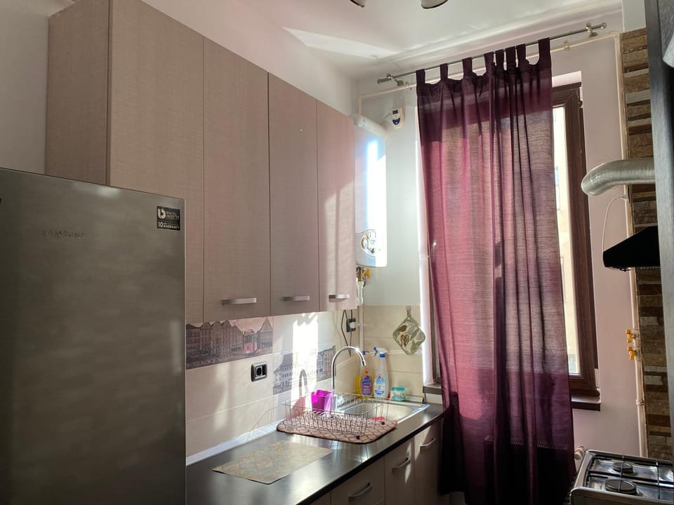 Kitchen or kitchenette, pet friendly, stove