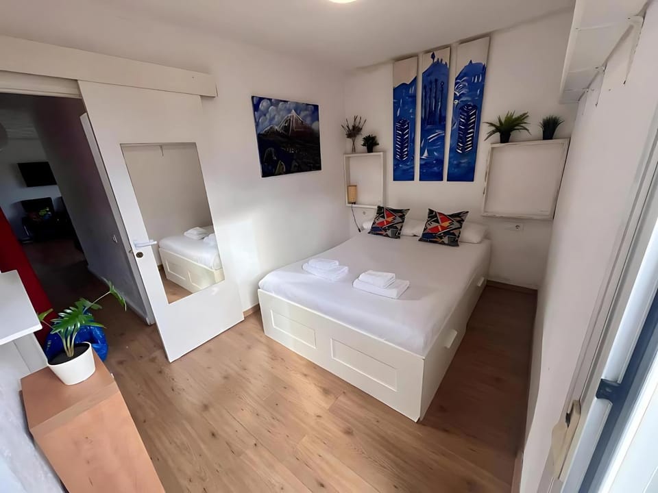 Bed, Bedroom