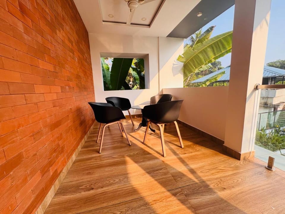 View (from property/room), Balcony/Terrace, Seating area