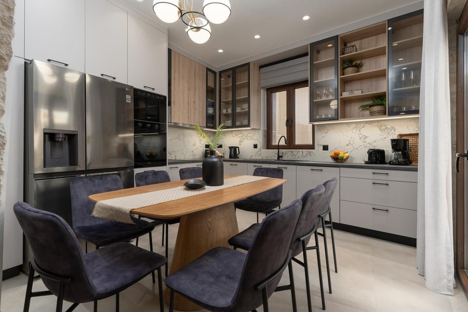 Kitchen or kitchenette, Dining area, dishwasher, oven, pet friendly, stove