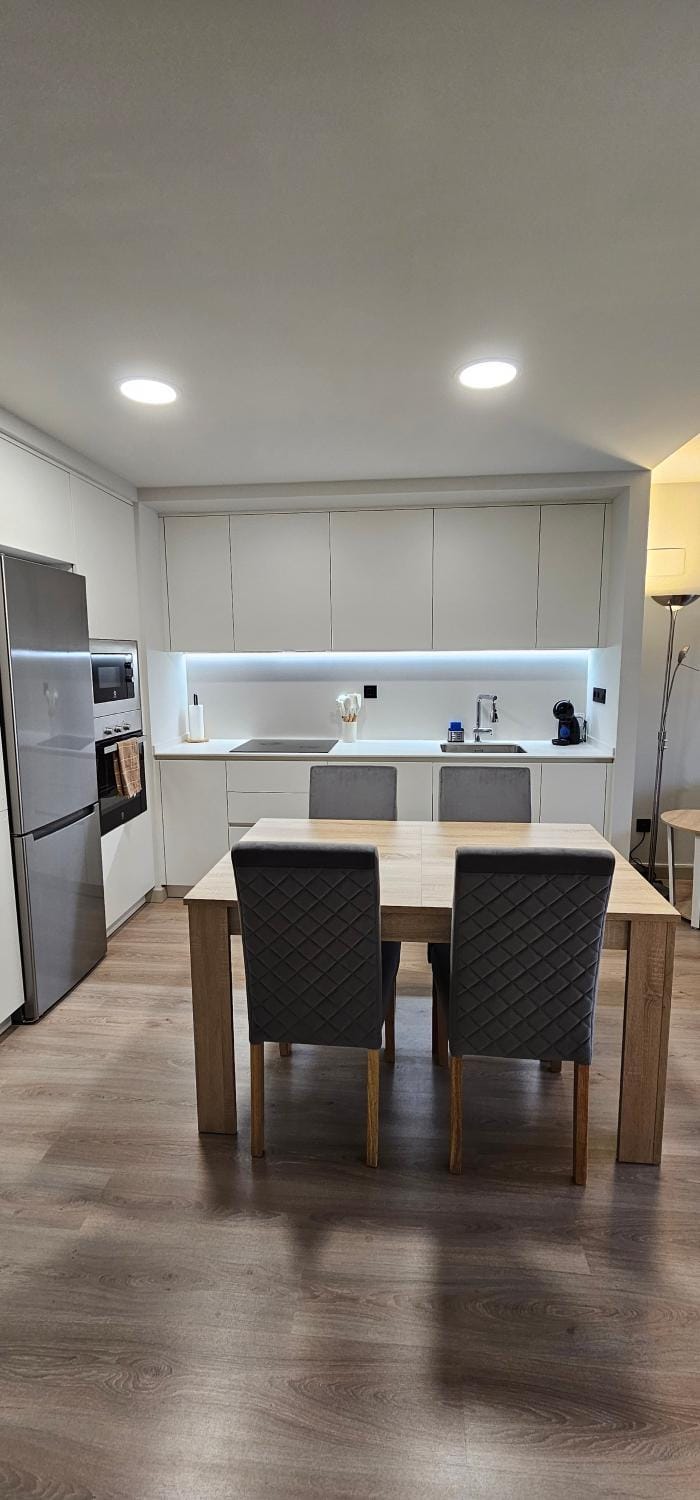Kitchen or kitchenette, Dining area, stove