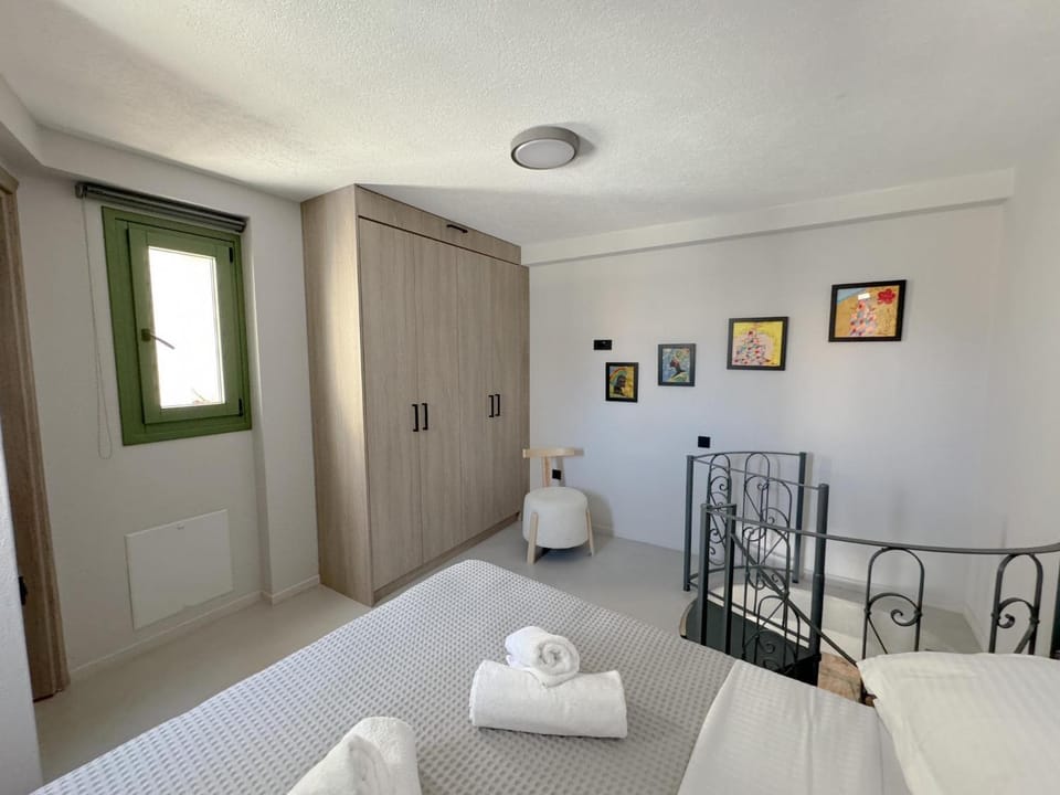 Art gray maisonette Apartment in Decentralized Administration of the Aegean