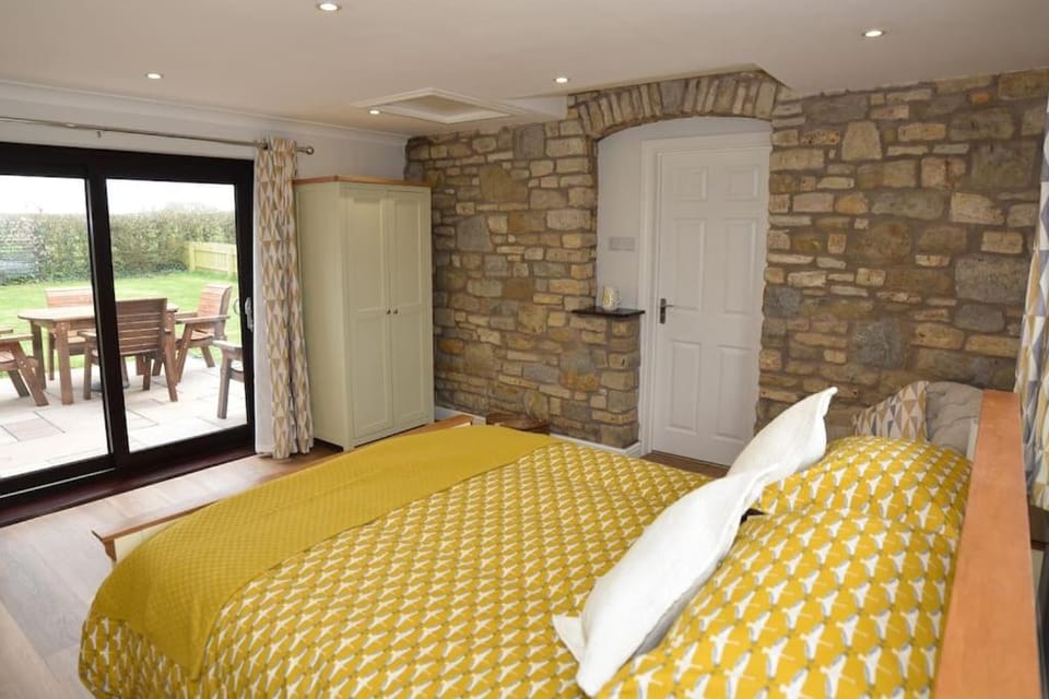 Bed, Photo of the whole room, Bedroom, Garden view