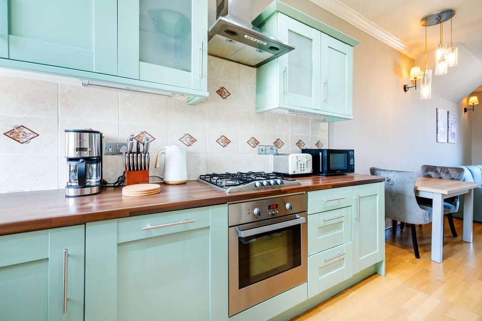 Coffee/tea facilities, Kitchen or kitchenette, Dining area, dishwasher, minibar, pet friendly, stove, toaster