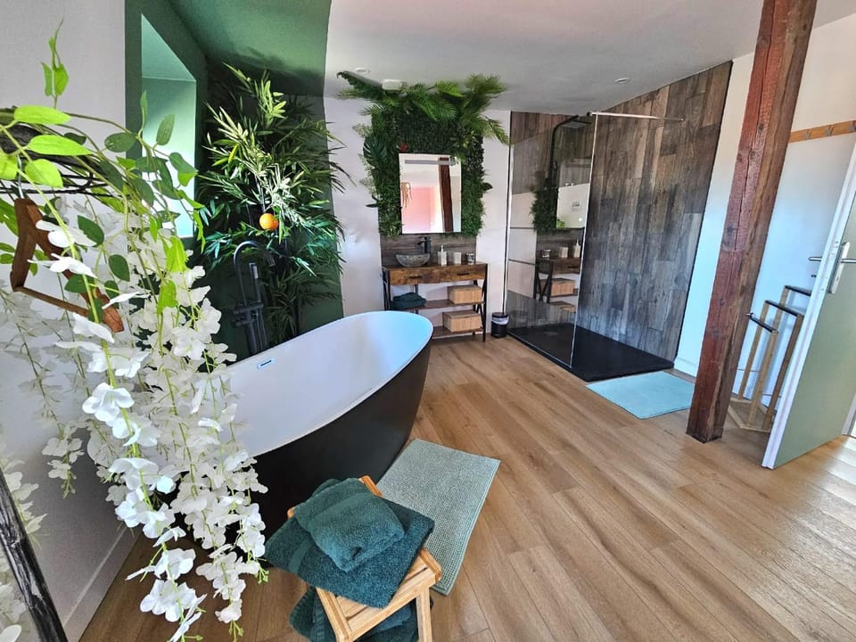 Shower, Bathroom, Decorative detail, Bath