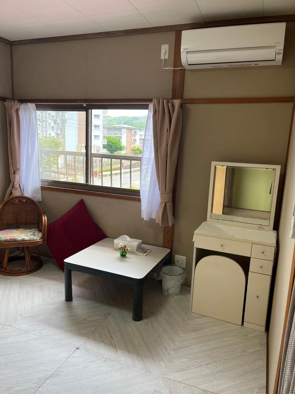 Photo of the whole room, air conditioner
