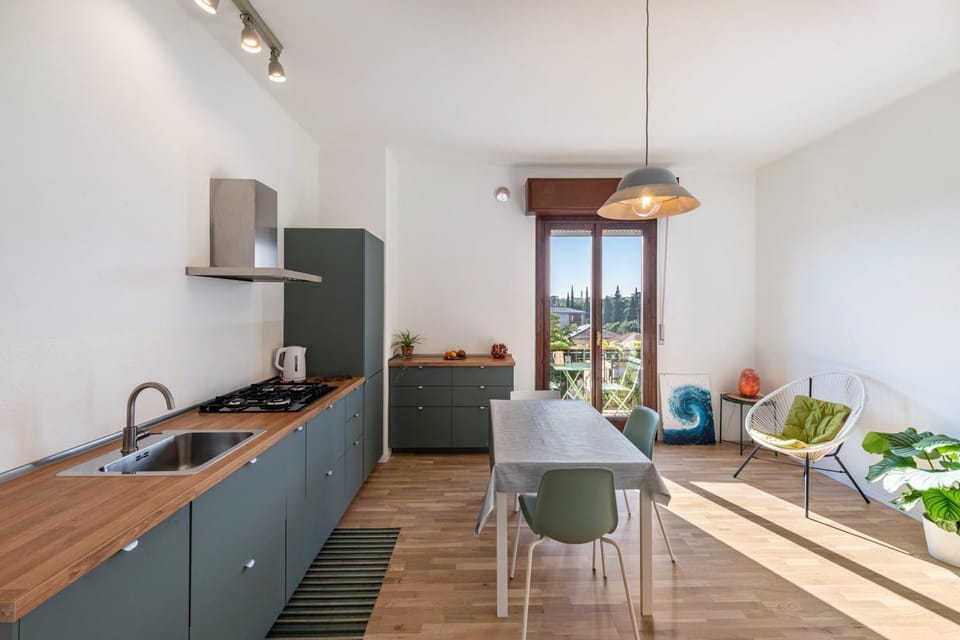 Kitchen or kitchenette, Living room