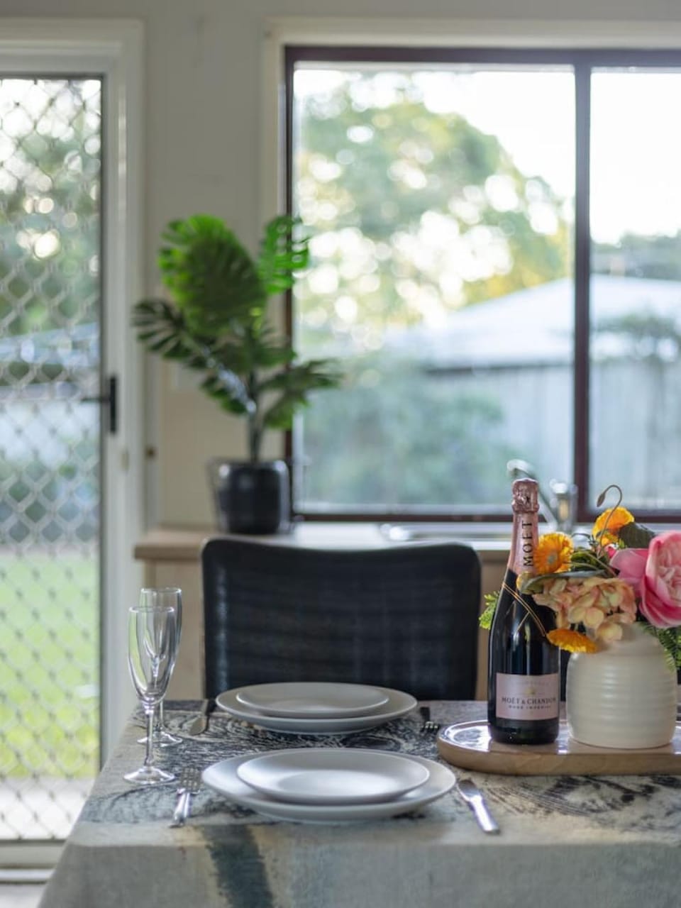 Great value Stylish 2BR Granny Flat Heritage Park House in Brisbane