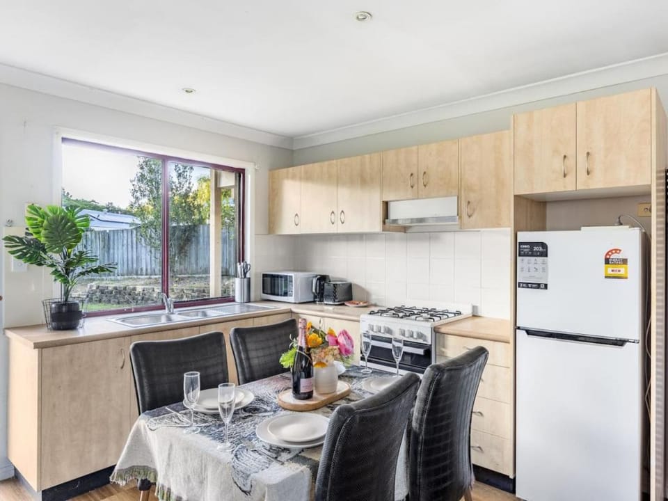 Great value Stylish 2BR Granny Flat Heritage Park House in Brisbane