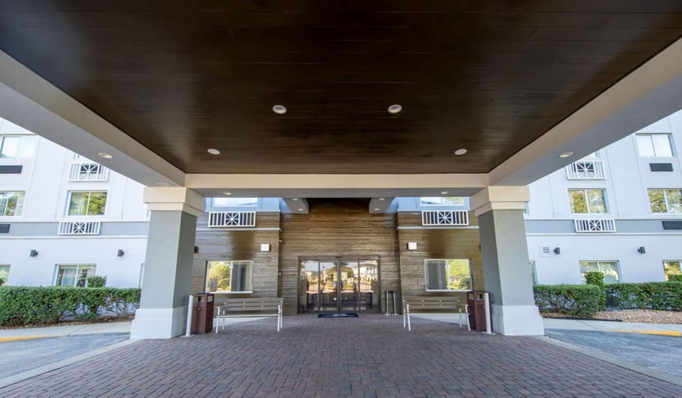 Facade/entrance