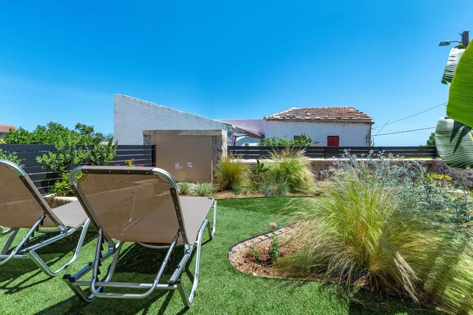 Property building, Spring, Day, Garden, Garden view