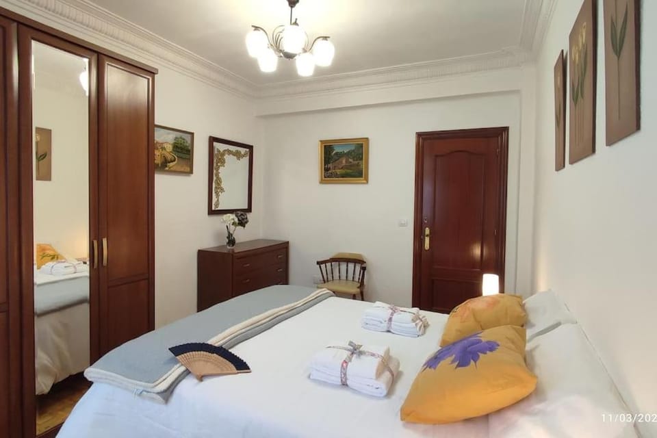 Bed, Bedroom, towels, wardrobe