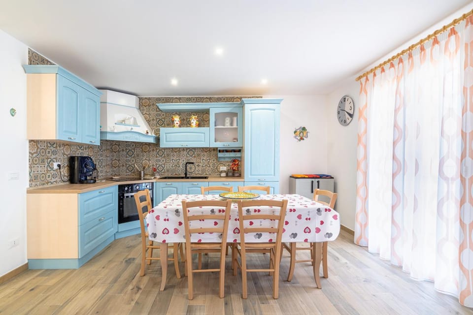 Property building, Kitchen or kitchenette, Living room