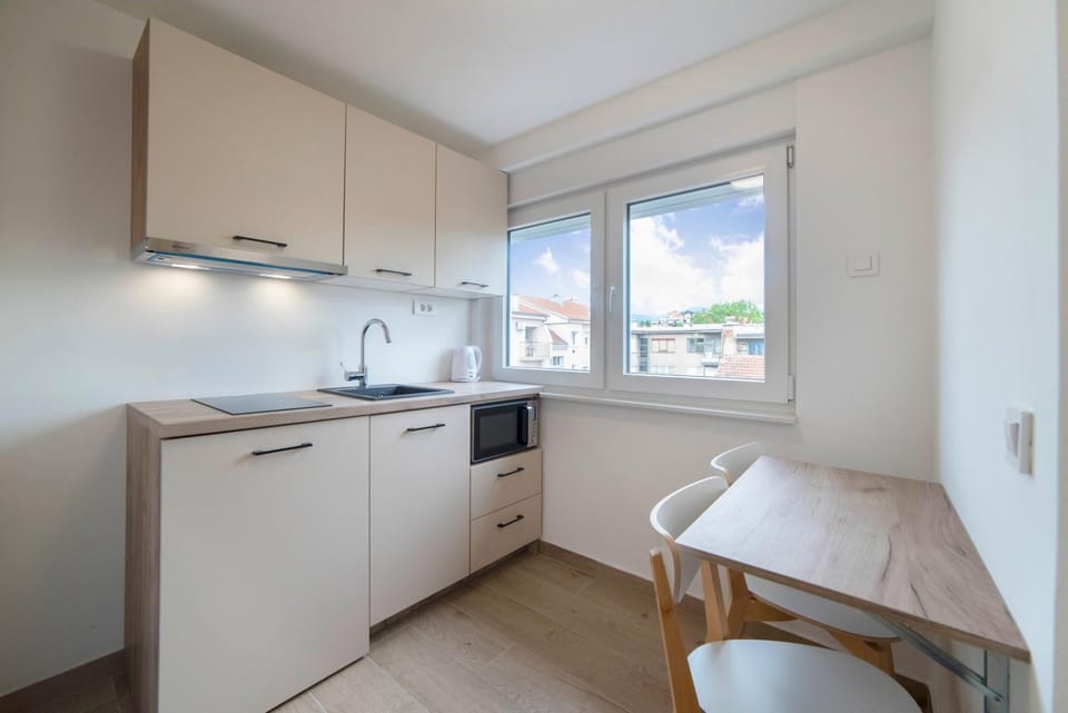 Kitchen or kitchenette, pet friendly, stove