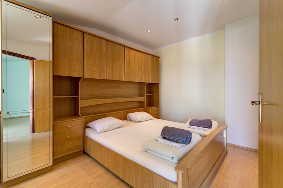 Bedroom, wardrobe
