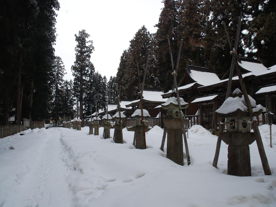 Nearby landmark, Day, Winter