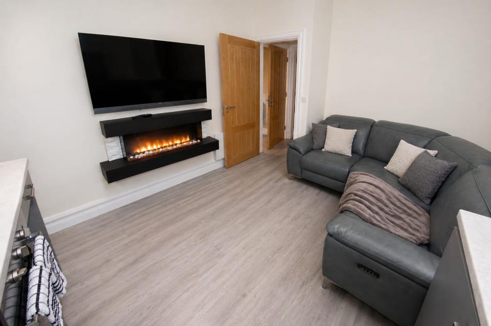 TV and multimedia, Living room, fireplace