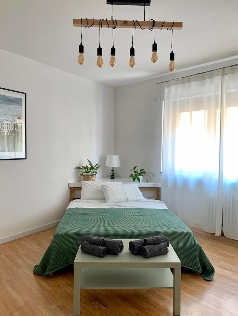 Bed, Photo of the whole room, Bedroom