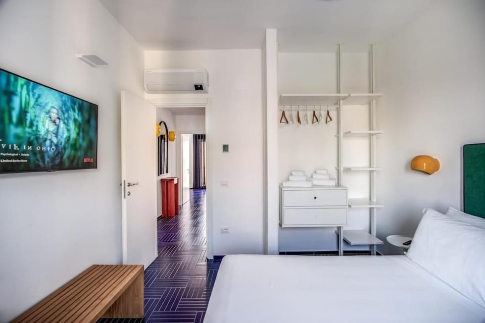Bed, TV and multimedia, Photo of the whole room, Bedroom, wardrobe