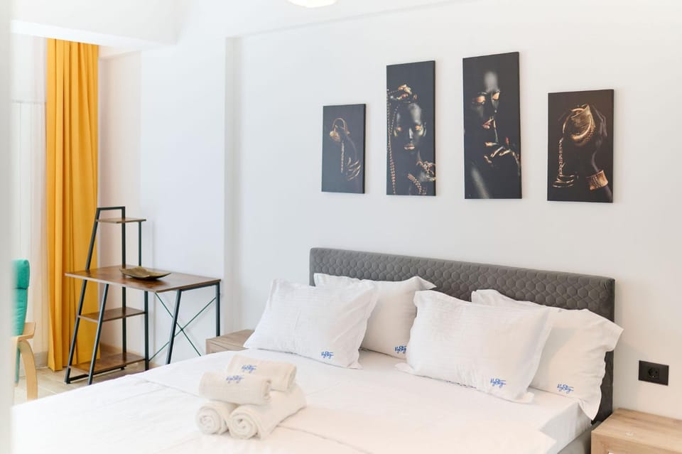 Bed, Bedroom, towels