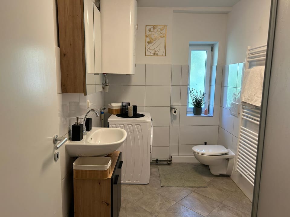 Toilet, Bathroom, towels