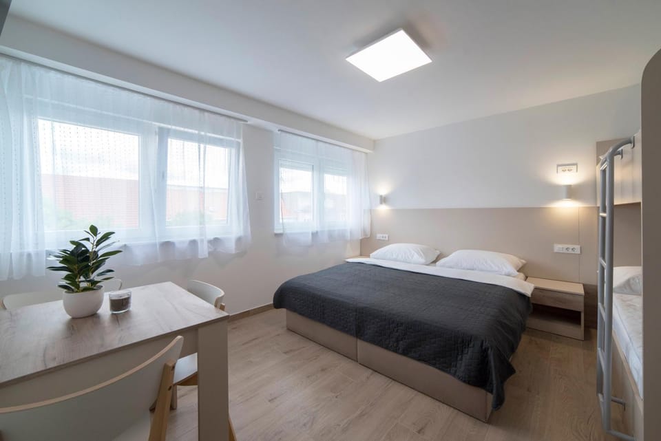 Bed, Photo of the whole room