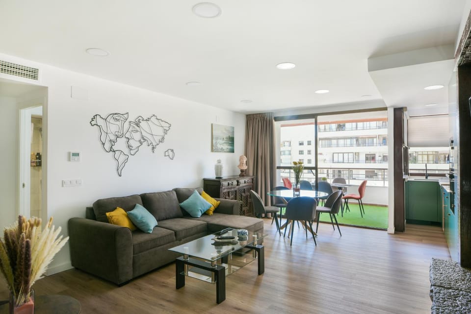 Seating area, Dining area