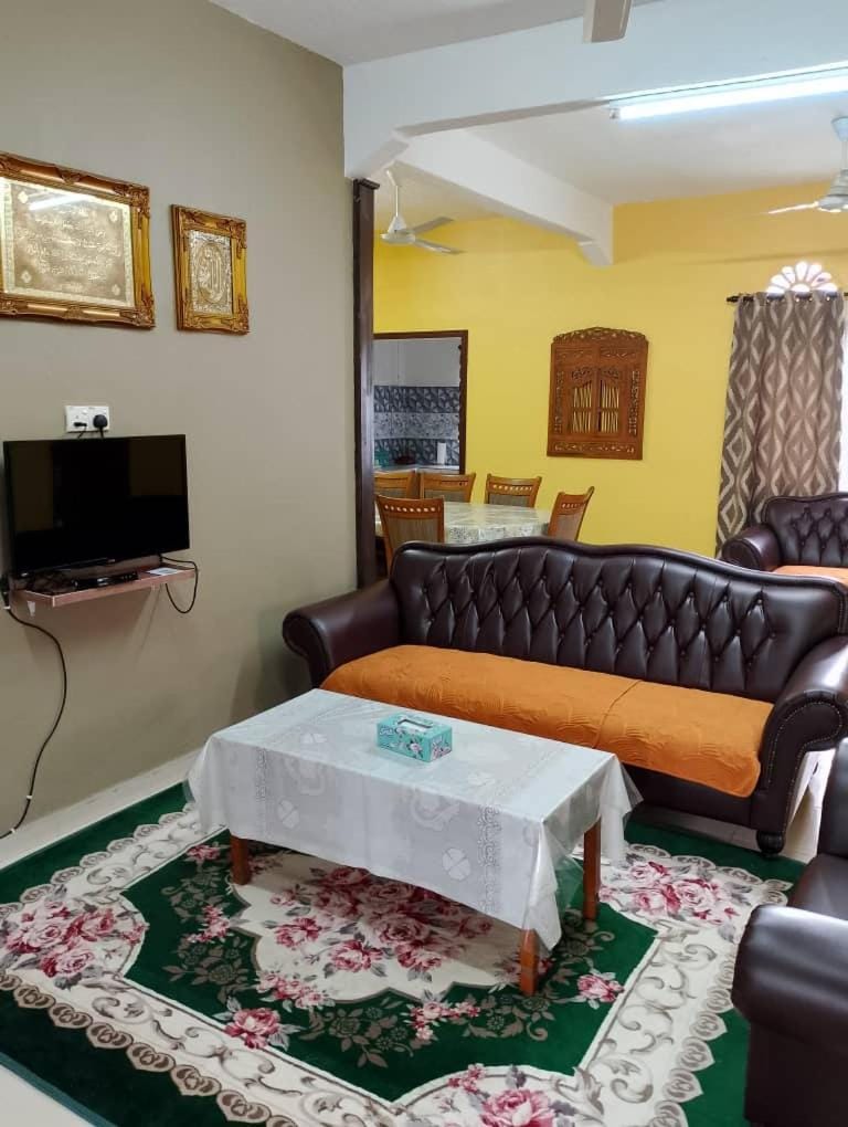 Communal lounge/ TV room, Living room, Seating area