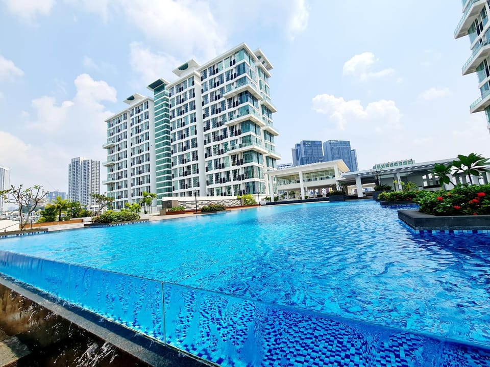 Property building, Day, Pool view, Swimming pool