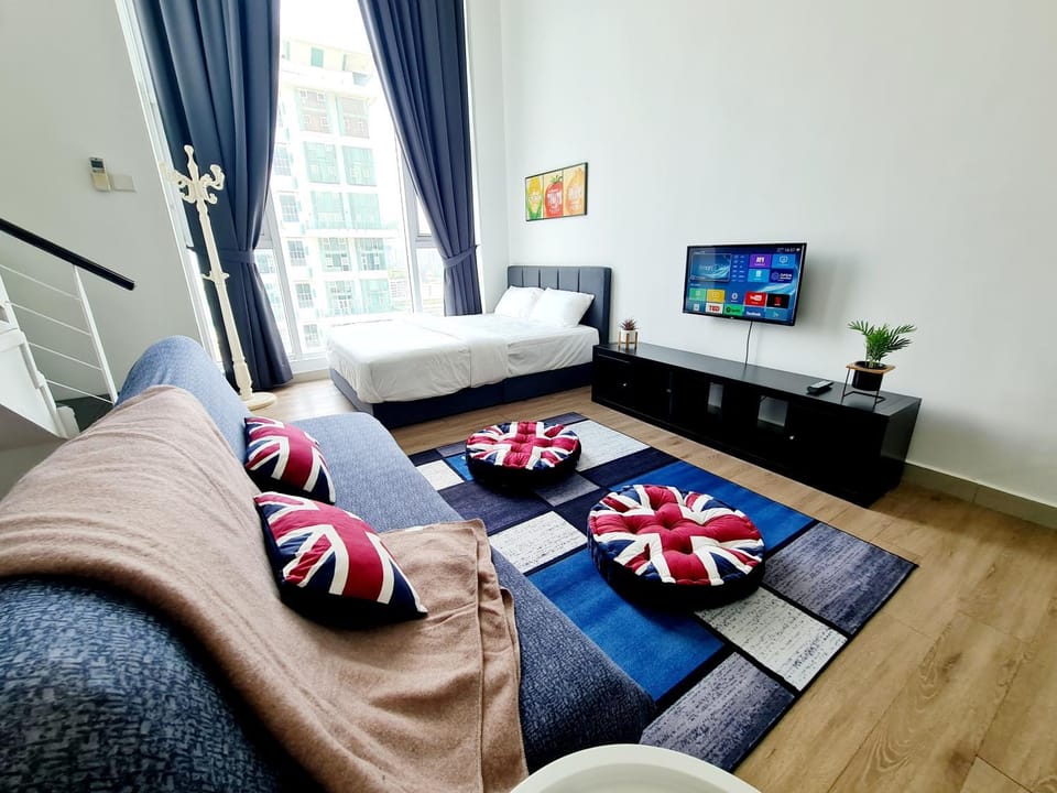 Communal lounge/ TV room, Bed, TV and multimedia, Living room, Seating area