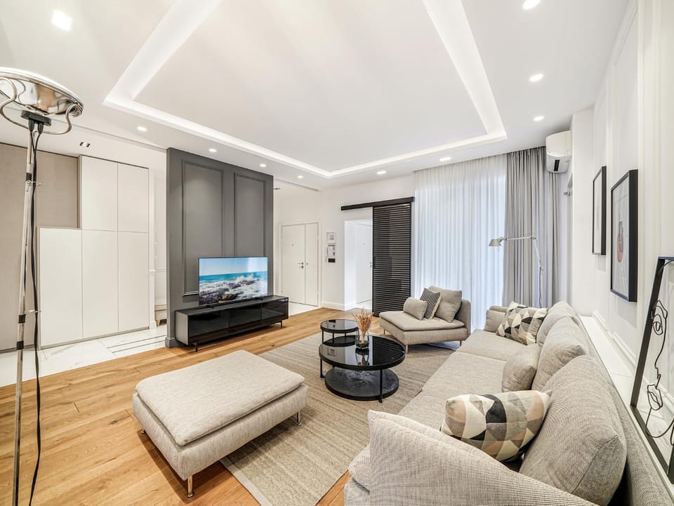 Communal lounge/ TV room, TV and multimedia, Living room, Seating area, Evening entertainment