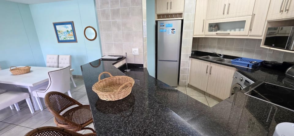 Dining area, kitchen