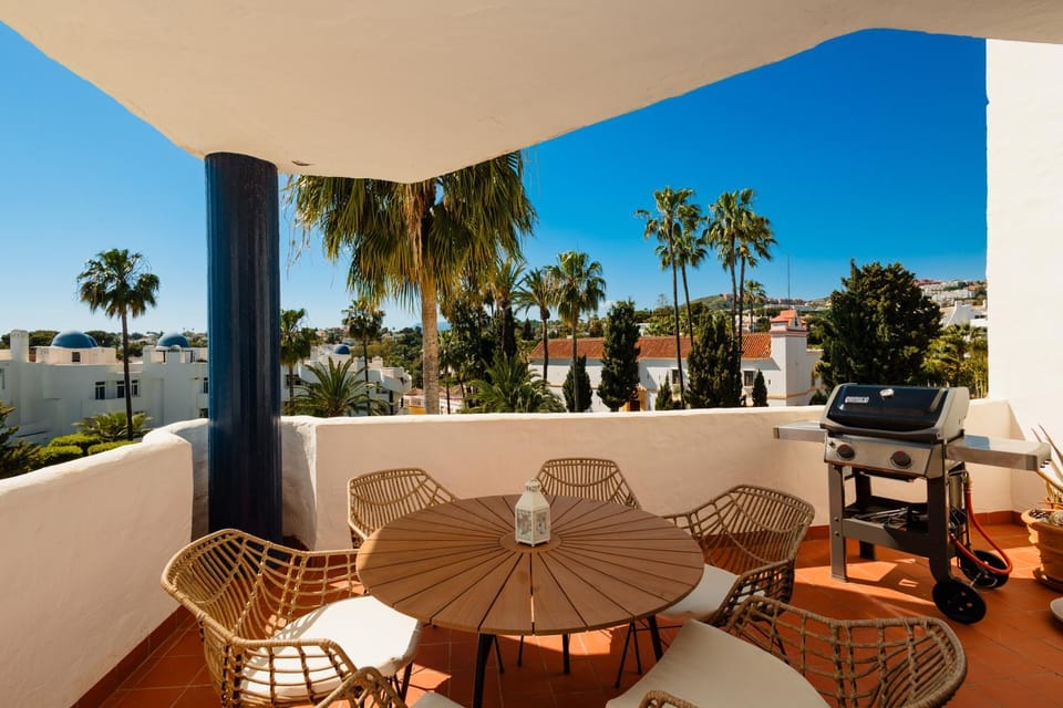 Day, View (from property/room), Balcony/Terrace, Living room, Seating area, Dining area