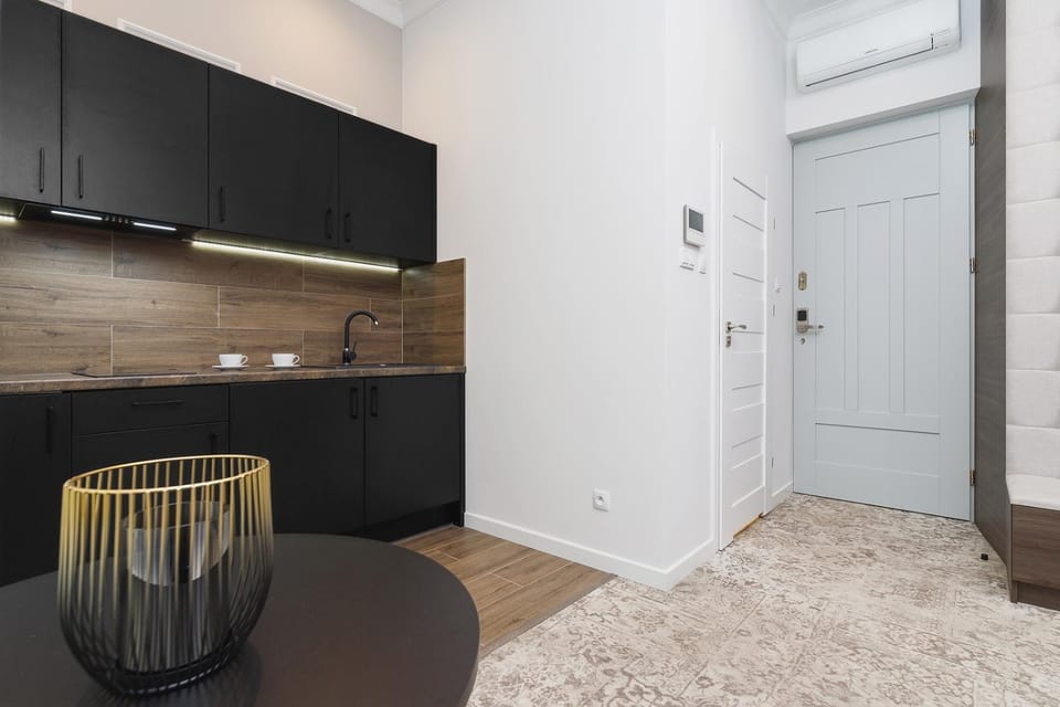Kitchen or kitchenette, air conditioner
