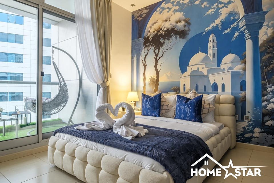 Bed, Photo of the whole room, Decorative detail, Decorative detail, Bedroom, towels