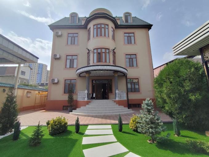 Property building, Facade/entrance, Garden