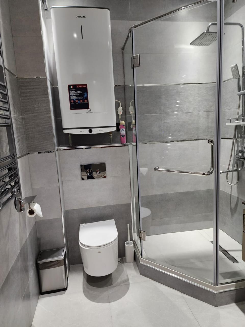 Shower, Toilet