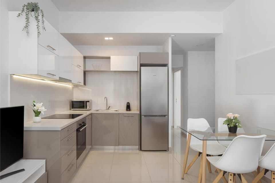 Kitchen or kitchenette, Dining area, dishwasher, minibar, pet friendly, stove