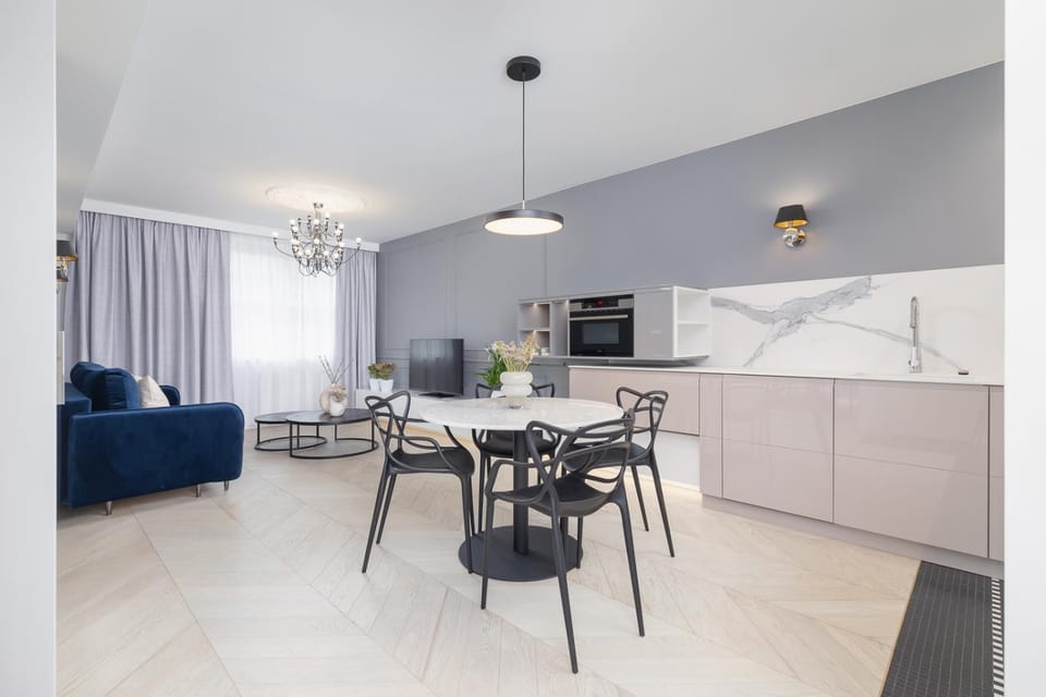 Kitchen or kitchenette, Seating area, Dining area