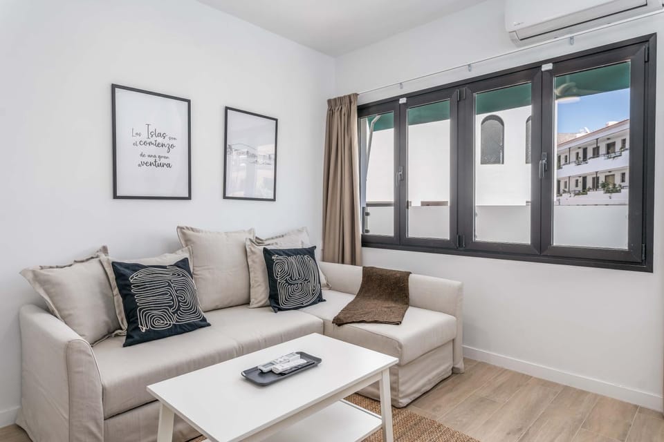Living room, air conditioner